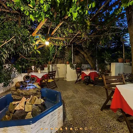 Semiramis Guesthouse Adamantas Exterior photo