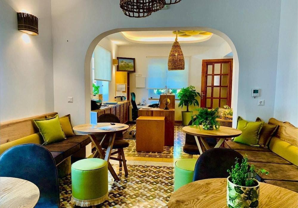 Semiramis Hotel *