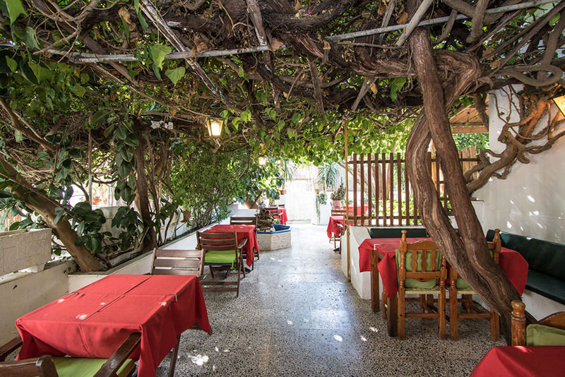 Semiramis * Adamantas (Milos)